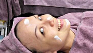 成都玉之光做了杏仁酸換膚 皮膚真的凈白無瑕了