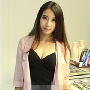 看我自體脂肪隆胸半年后的照片，果很好哦~