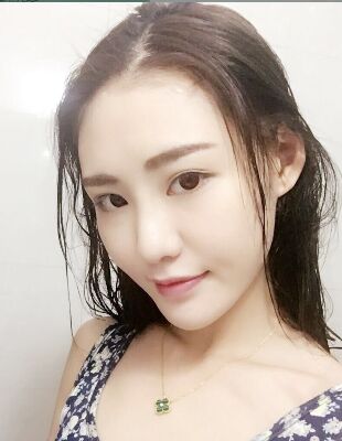 在隆鼻整形之后終于有了超精致的鼻子，尹度龍做的喲