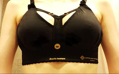 我的假體隆胸讓我從小平胸變深V 果還不錯(cuò)