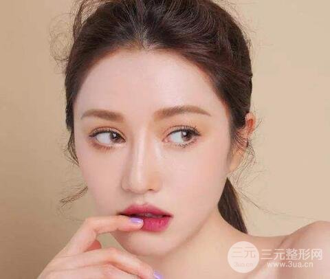 切開雙眼皮一般多少錢？貧民窟女孩也能輕松get！