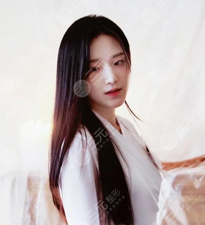 葉舒華的顏值擔(dān)當(dāng)起門(mén)面稱號(hào)嗎?