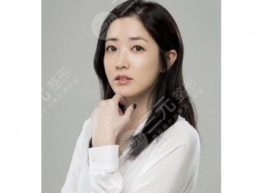 崔貞媛整容堪比換頭！美貌神似李英愛！整容前竟然是這樣...