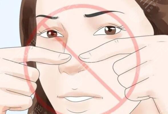 黑頭導(dǎo)出液哪個好用？果且不傷毛孔皮膚！正確操作步驟你學(xué)會了嗎？