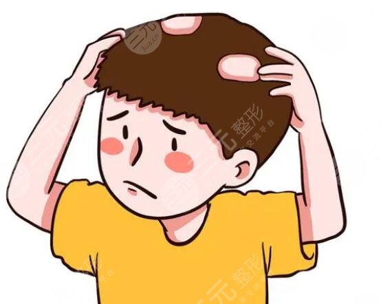 　　斑禿能治好嗎?斑禿這個(gè)情況是能夠很好的解決的，如果和愛美者情況不是特別嚴(yán)重的話，可以采用一些藥物來進(jìn)行改良，如果情況比較嚴(yán)重，則可以進(jìn)行手術(shù)，選擇一家正規(guī)的機(jī)構(gòu)面診，確定手術(shù)方案之后進(jìn)行手術(shù)，能夠很好的解決斑禿這一方面的問題，特別是采用激光祛斑這個(gè)手術(shù)方法，一般來說是是能夠很好的給愛美者帶來改良的。  　　一、斑禿能治好嗎?  　　斑禿這個(gè)情況是可以治好的，主要的話，出現(xiàn)這樣的情況是采用藥物緩解的，但是如果病情比較輕的愛美者可以進(jìn)行自行恢復(fù)，但是這樣子的話，病情容易反復(fù)，想要治根的話是比較難的。  　　出現(xiàn)斑禿的情況是斑塊脫落發(fā)生的病變，具體的原因的話，很可能和愛美者自身免疫或者是遺傳的情況出現(xiàn)，相關(guān)因素是比較多的，需要進(jìn)行緩解的話，愛美者要在正規(guī)的機(jī)構(gòu)面診，確定之后才能夠順利的進(jìn)行手術(shù)。  　　想要很好的緩解斑禿的話，可以采用局部涂抹米諾地爾藥物來進(jìn)行，因?yàn)檫@個(gè)藥物能夠很好的緩解毛發(fā)癥狀，同時(shí)愛美者也可以服用一些維生素B的藥物。對于一些病情比較輕的愛美者來說，可以根據(jù)醫(yī)生的見解多吃一些藥物來進(jìn)行緩解，在一段時(shí)間之后就可以很好的恢復(fù)了。  　　二、斑禿是怎么引起的?  　　1、氣血不足  　　氣血不足一般身體的抵抗力不是特別的好，所以說是比較容易有患上斑禿這一種疾病的，因?yàn)闅庋蛔阌绊戭^皮的健康，容易導(dǎo)致頭發(fā)大量脫落，然后形成斑禿。  　　2、肝腎虧虛  　　肝腎虧虛時(shí)，容易引起這樣的情況發(fā)生，因?yàn)闀?huì)導(dǎo)致氣血不足，頭發(fā)沒有辦法獲得分的營養(yǎng)，從而導(dǎo)致斑禿的情況出現(xiàn)，如果不能得到解決的話，斑禿會(huì)越來越嚴(yán)重，需要愛美者進(jìn)行調(diào)理之后才能恢復(fù)。  　　3、自身免疫  　　如果愛美者的自身免疫利益相對來說比較低的話，會(huì)發(fā)生這樣的情況，因?yàn)樽陨砻庖吡Φ?，?huì)損害毛囊的健康，導(dǎo)致頭發(fā)生長減慢，斑禿的幾率會(huì)大一些。  　　4、過敏因素  　　如果愛美者的頭皮發(fā)生了過敏反應(yīng)的話，會(huì)容易引起頭皮瘙癢等等，這些癥狀就是容易導(dǎo)致斑禿的現(xiàn)象。如果愛美者有過敏的情況出現(xiàn)的話，一定要及時(shí)去處理，才能夠預(yù)防斑禿的情況出現(xiàn)。  　　三、斑禿可以自愈嗎?  　　絕大多數(shù)斑禿是可以自愈的，因?yàn)榘叨d的話是一種自限性的皮膚病，的話相對來說是比較簡單的，但是的話是要根據(jù)每一位愛美者的不同情況來進(jìn)行決定的，如果是由于疾病引起的斑禿是無法自愈的，需要進(jìn)行手術(shù)來解決這個(gè)情況。  　　斑禿是一種突發(fā)性的癥狀，這種癥狀的表現(xiàn)就是頭發(fā)有部分脫落的情況，情況大小不一，數(shù)目不等。