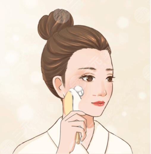 　　美容儀管用嗎?美容儀是一種在醫(yī)美領(lǐng)域中常見的美容設(shè)備，其采用微電流、射頻、激光等技術(shù)，可針對不同肌膚問題進行緩解，包括改良皮膚松弛、淡化皺紋、淡化色斑、提亮膚色等。隨著醫(yī)美技術(shù)的不斷發(fā)展，美容儀的種類也越來越多，價格也越來越親民，越來越多的人開始選擇在家使用美容儀來進行皮膚護理。美容儀的功效因設(shè)備類型、技術(shù)原理等因素而異。下面，我們來看看不同類型的美容儀，以及它們在醫(yī)美領(lǐng)域中的應(yīng)用和效果。  　　一、美容儀分類及效果  　　1、射頻美容儀  　　射頻美容儀是一種利用高頻電流產(chǎn)生的熱能來刺激膠原蛋白再生，從而達到緊致肌膚的效果。射頻美容儀主要用于改良皮膚松弛、淡化細紋、改良面部輪廓等方面。經(jīng)過長期的緩解，能夠取得較好的效果。  　　2、微電流美容儀  　　微電流美容儀利用微弱電流刺激肌膚細胞活力，促進肌膚代謝，增強肌膚彈性，達到緊致皮膚、淡化皺紋的效果。由于微電流美容儀刺激力度微弱，緩解需要長時間持續(xù)進行。  　　3、激光美容儀  　　激光美容儀利用激光能量刺激膠原蛋白再生，達到提亮膚色、淡化色斑、淡化皺紋等效果。不過，激光美容儀需要嚴格控制能量強度和緩解時間，過度緩解可能會造成皮膚損傷。  　　二、美容儀注意事項  　　1、皮膚清潔  　　使用美容儀前需要將皮膚清潔干凈，以免污垢和油脂影響美容儀的效果和安全性。  　　2、使用前進行測試  　　使用美容儀前，建議進行皮膚測試。將美容儀的探頭輕輕貼在手臂上，逐漸調(diào)節(jié)強度，測試感受舒適度和刺激力度。  　　3、正確的使用方法  　　美容儀使用時需要按照說明書上的步驟進行，不要超時或者過度用力，避免對皮膚造成損傷。  　　4、使用后保養(yǎng)  　　緩解后，需要進行皮膚保養(yǎng)，如敷面膜、涂護膚品等，保持皮膚水潤和養(yǎng)護。  　　三、美容儀適用人群  　　1、年齡在25歲以上的人群，由于年齡的增長，皮膚自我修復(fù)的能力逐漸下降，需要額外的保養(yǎng)來維持皮膚的健康和美觀。  　　2、膚質(zhì)干燥、敏感、暗沉、有皺紋等肌膚問題的人群，這些人群皮膚需要更加細致的護理，美容儀能夠提供針對性的緩解，促進肌膚代謝，增強皮膚免疫力。  　　3、希望在家中進行簡單護理的人群，對于一些忙于工作或照顧家庭的人來說，到美容院進行專業(yè)護理可能不太方便，使用美容儀能夠在家中自行完成。  　　4、在醫(yī)美機構(gòu)進行緩解后需要進行后續(xù)護理的人群，一些醫(yī)美機構(gòu)的醫(yī)生或護士會建議患者在緩解后使用美容儀進行維護和加速恢復(fù)。  　　綜合來看，美容儀的效果因設(shè)備類型、技術(shù)原理、緩解時間等因素而異，需要根據(jù)個人膚質(zhì)和肌膚問題選擇適合的美容儀進行緩解。此外，為了緩解效果和安全性，使用美容儀需要遵循說明書上的操作指導(dǎo)，不可盲目使用或過度緩解。