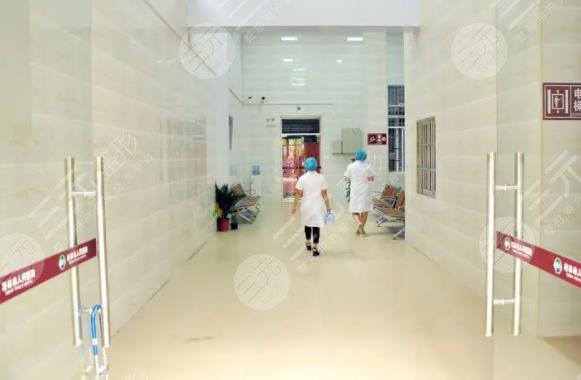 醫(yī)院內(nèi)部