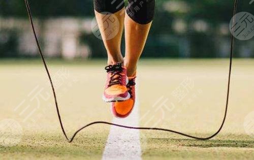 跳繩和跑步哪個對膝?蓋沖擊力小?