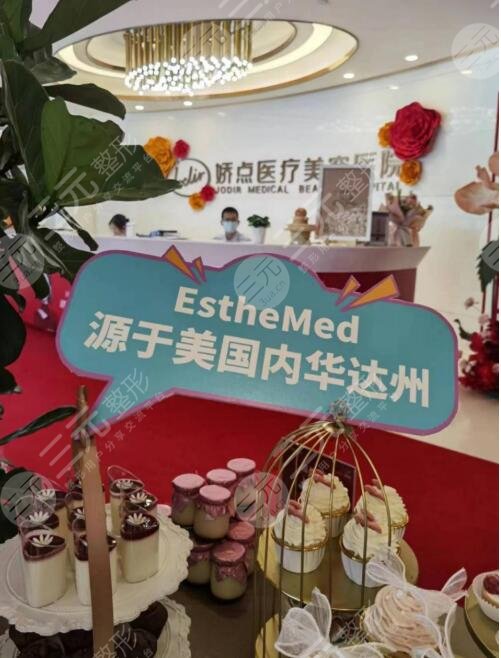 產(chǎn)后適合的乳房假體有哪些？試試艾斯美乳房假體！